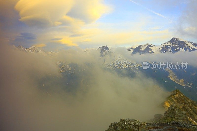 Hohe Tauern雪顶奥地利山脉-泰洛阿尔卑斯戏剧性的云景天空和景观和大格洛克纳山脉